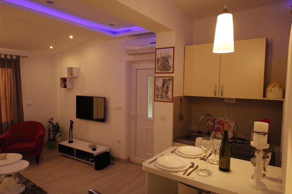 Golden Dreams Apartment *